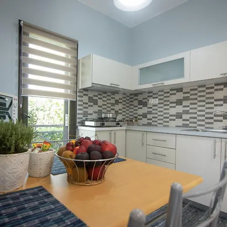 Zervos Bouka شقة *